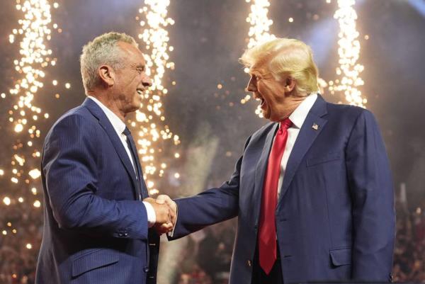 Do<em></em>nald Trump introduces independent Robert F. Kennedy Jr. after he quit his presidential race and endorsed Trump.