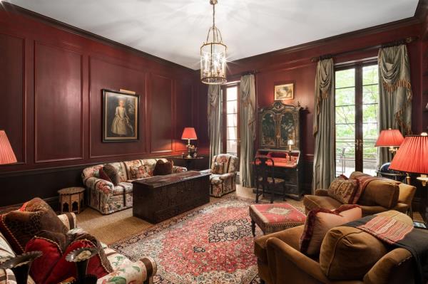 A living area inside 239 E. 61st St.
