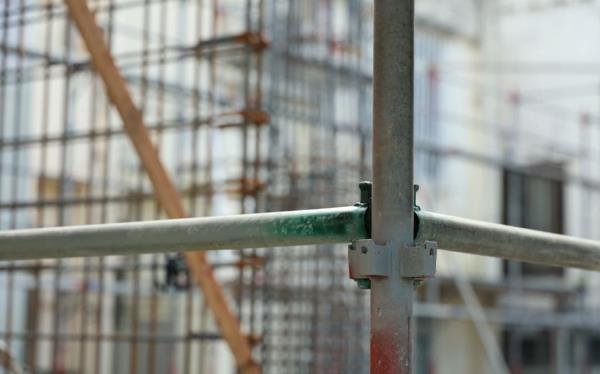 Stock photo of scaffolding at a co<em></em>nstruction site.