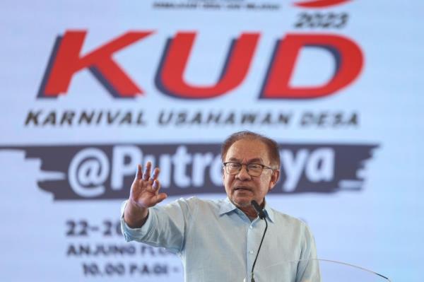 PM Anwar orders all ministries to implement campaign to reduce sugar consumption