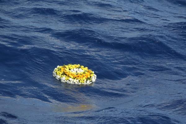 A flower reef to commemorate the victims of the shipwreck that took place on 3 October 2013 off the coasts of Lampedusa | Photo:  ARCHIVE/ANSA/PASQUALE CLAUDIO Mo<em></em>nTANA LAMPO