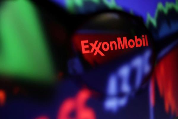 Investors withdraw Exxon climate proposal after court complaint