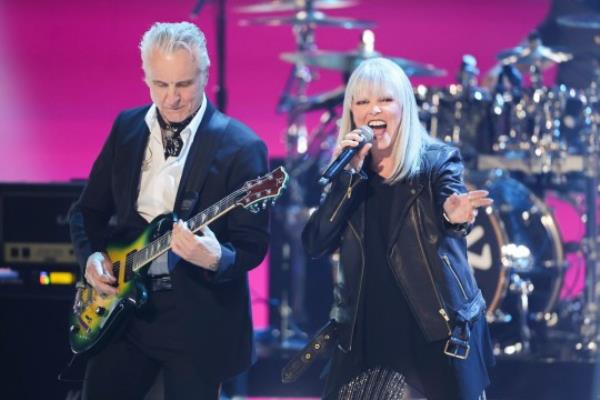 Neil Giraldo and Pat Benatar perform o<em></em>nstage at the 2023 iHeartRadio Music Awards